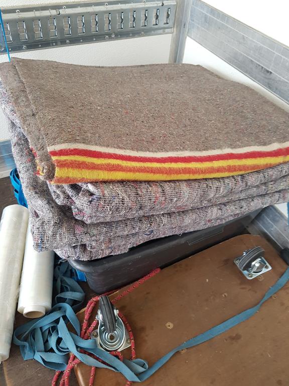 Koce transportowe i pasy do zabezpieczania mebli