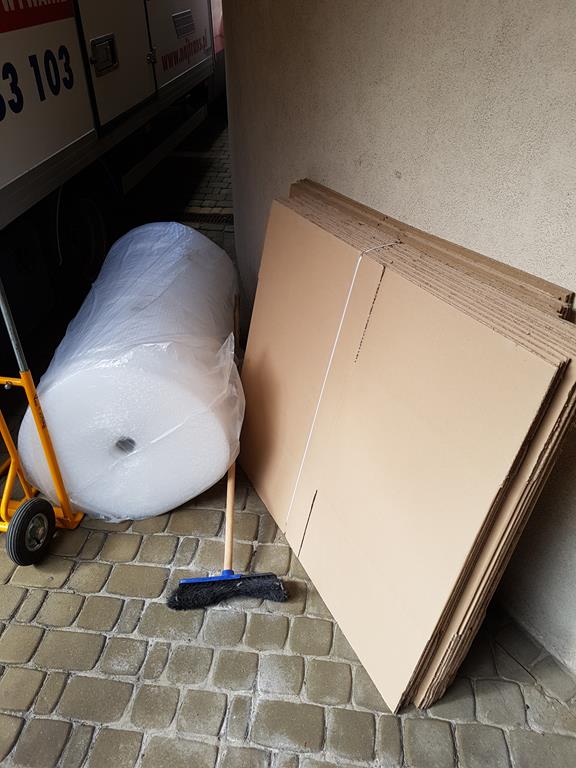Folia bąbelkowa i tektura - materiały pakowe Najtrans